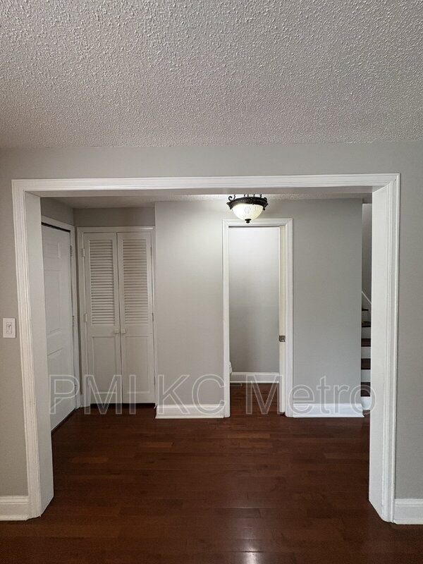 Foto del edificio - 9716 Lamar Ave