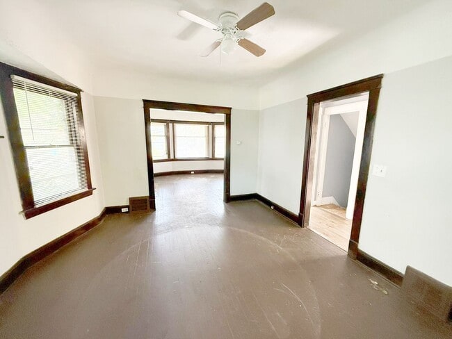 Building Photo - 3 BED 1 BATH BEAUTIFUL SINGLE FAMILY HOME