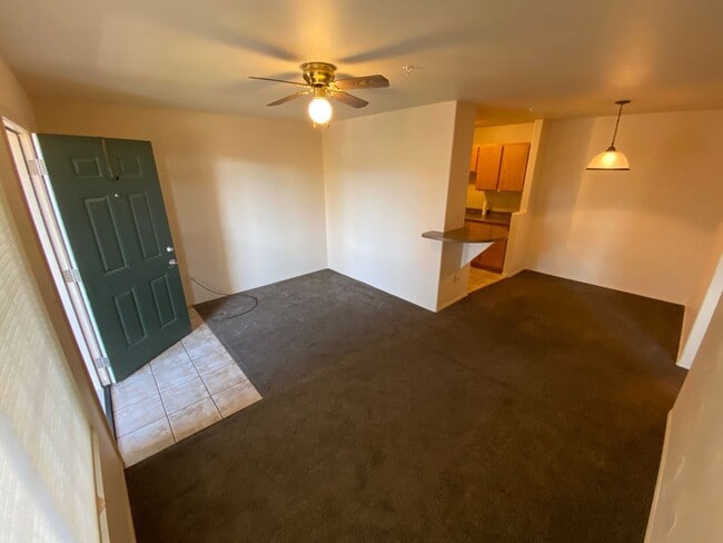 Building Photo - One Bedroom Condo with Mountain Views