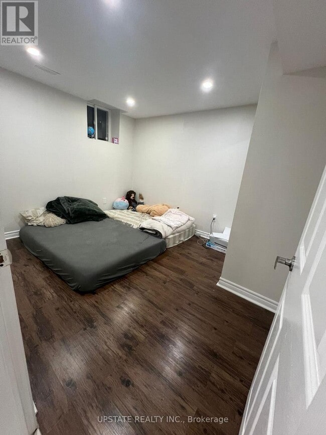 Photo du bâtiment - 35 Cobblehill Crescent