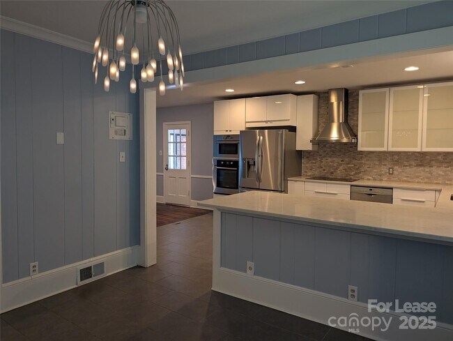Foto del edificio - 1418 Briar Creek Rd