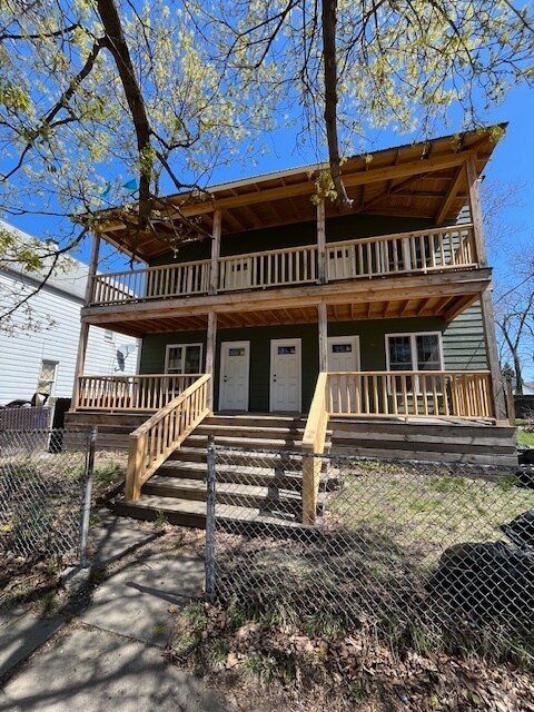 1387 E 43rd St Cleveland, OH 44103 – photo 1