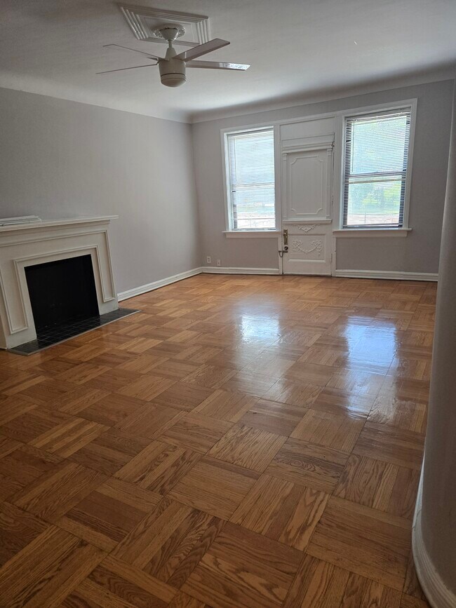 Foto del edificio - 7518 Cromwell Dr