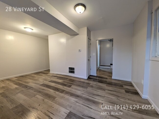 Building Photo - 28 Vineyard Ave