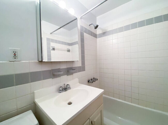 Foto del edificio - 219 E 88th St