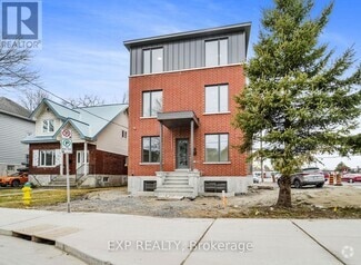 Building Photo - 2 Caroline Ave