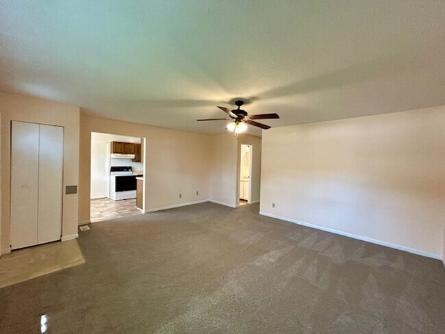 Foto del edificio - Charming 3-Bedroom Ranch on Quiet Cul-de-S...