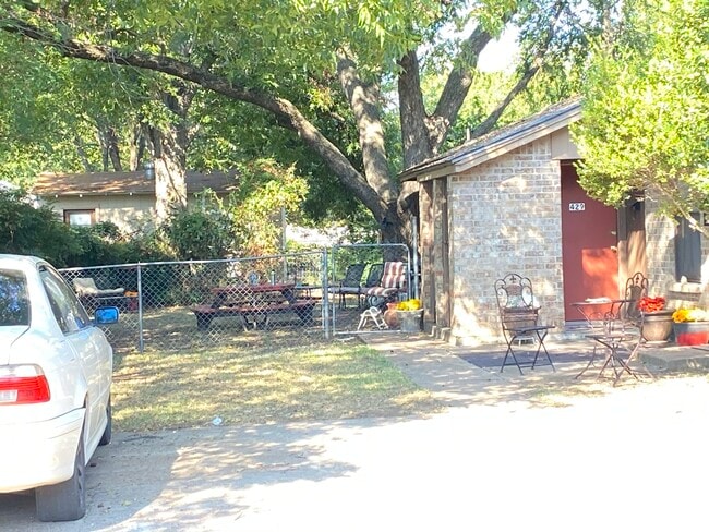 Building Photo - 429 N Wilhite