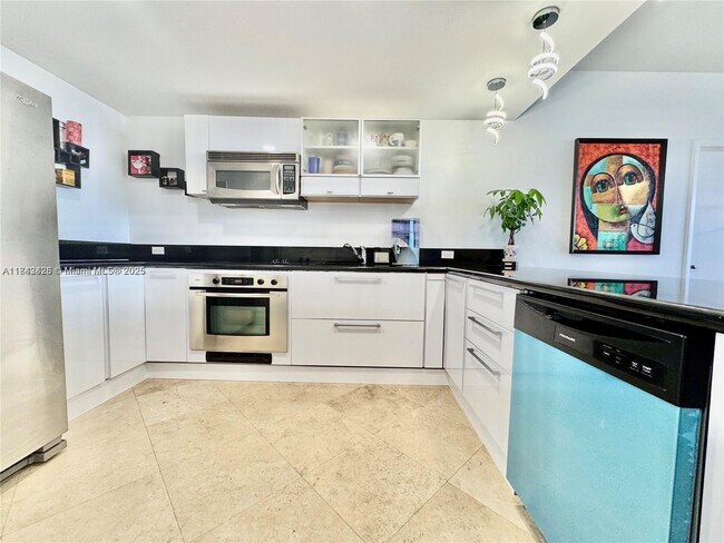 Foto del edificio - 7929 West Dr