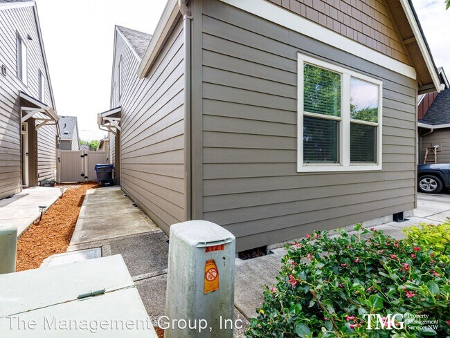 Building Photo - 2 br, 2 bath House - 8227 NE 20th Street