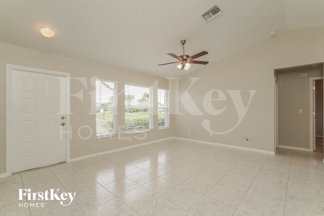 Foto del edificio - 2122 SE 8th Pl
