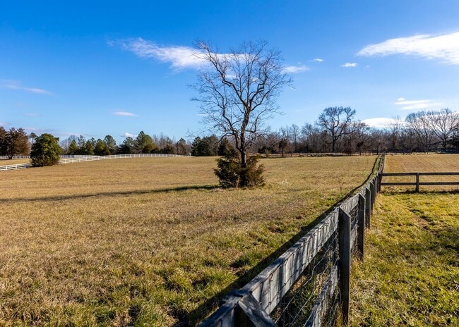 Foto del edificio - 5 bedroom home