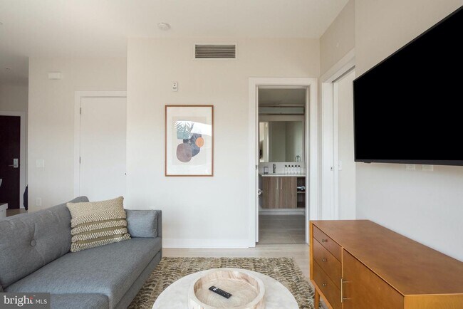 Foto del edificio - 1794 Lanier Pl NW