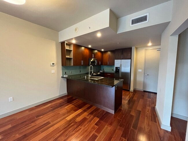 Building Photo - 900 Lenora St