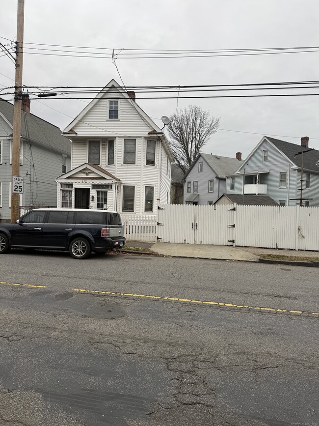 Building Photo - 412 Dewey St