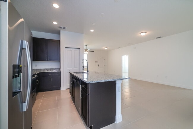 Building Photo - 602 Madrid Dr