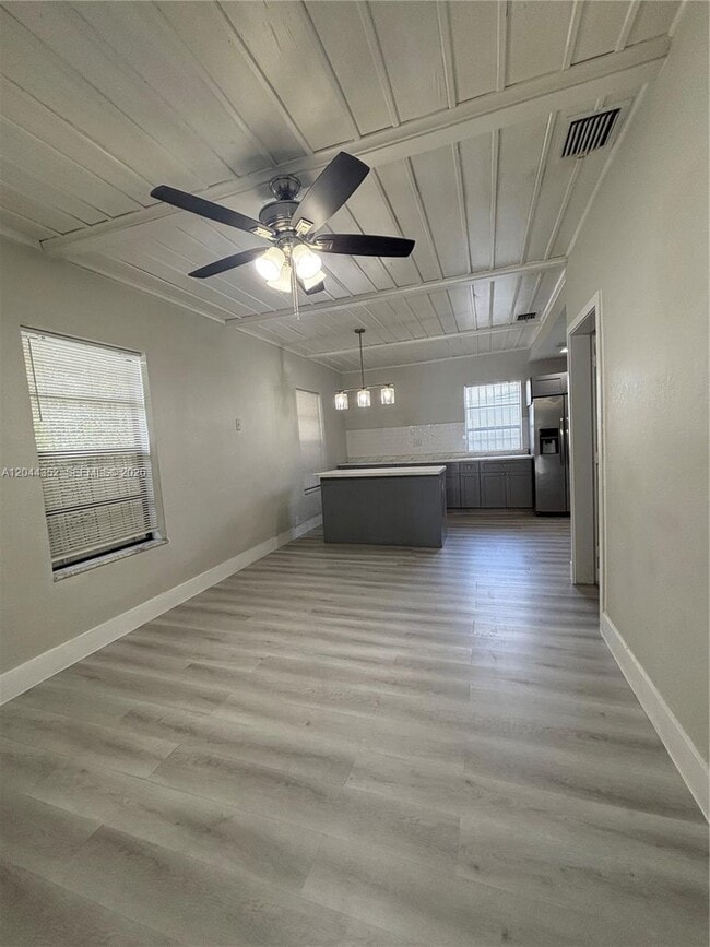 Foto del edificio - 5011 SW 5th St