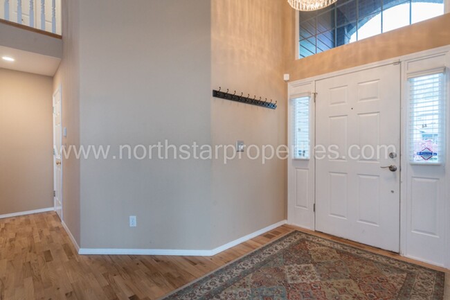 Building Photo - Beautiful Spacious Home in Tigard