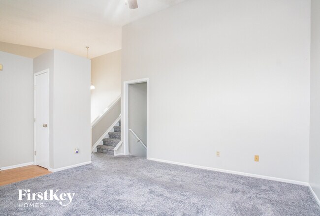 Building Photo - 1007 Haltonia Dr