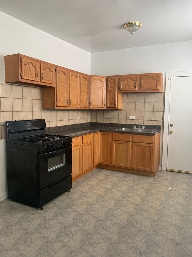 Building Photo - 5172 S King Dr