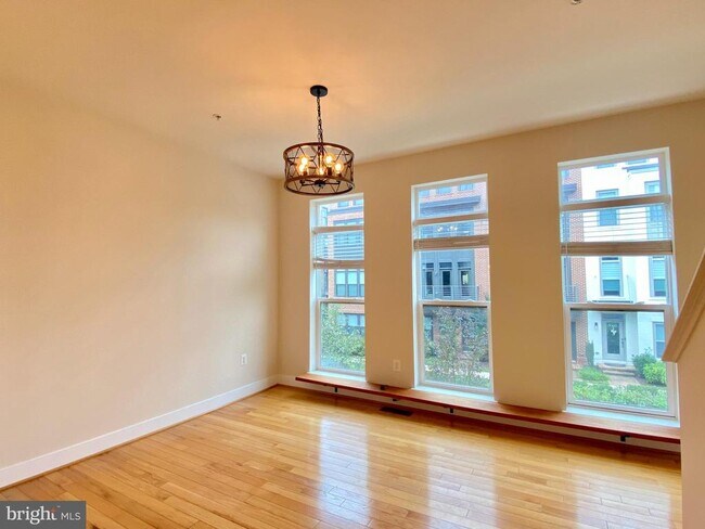 Foto del edificio - 924 King Farm Blvd