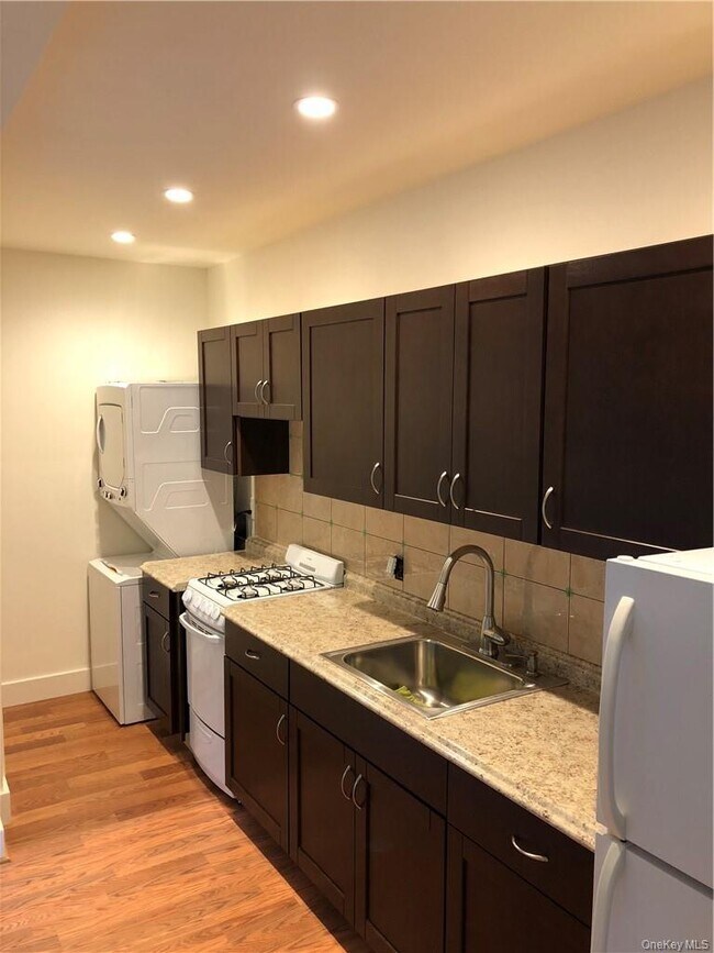 Foto del edificio - 187 W Clarkstown Rd