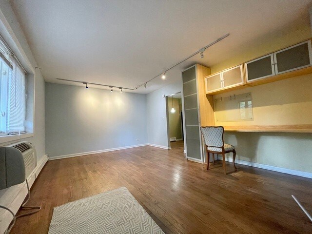 Foto del edificio - 1404 W Estes Ave