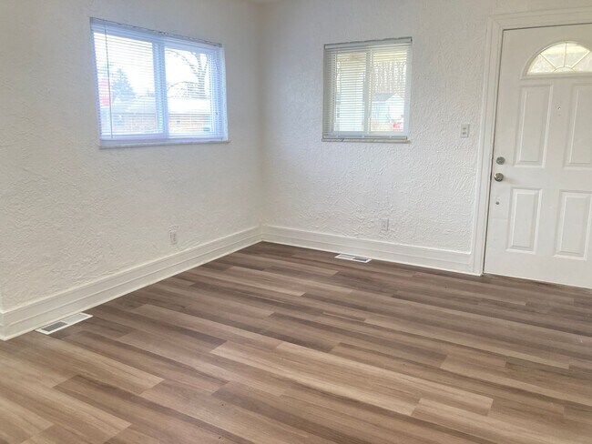 Building Photo - Glen Martin Drive