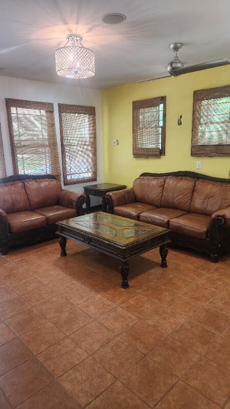 Foto del edificio - 428 Breezewood Dr