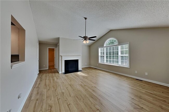 Building Photo - 42 Oak Springs Ln