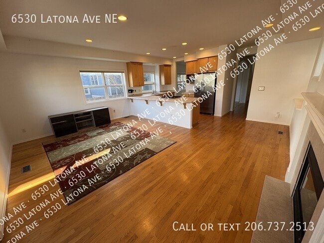 Building Photo - 6530 Latona Ave NE