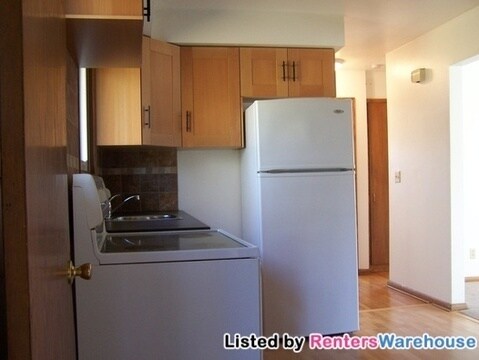 Foto del edificio - Available June 5th 2 Bedroom 1 Bath Duplex in Plymouth