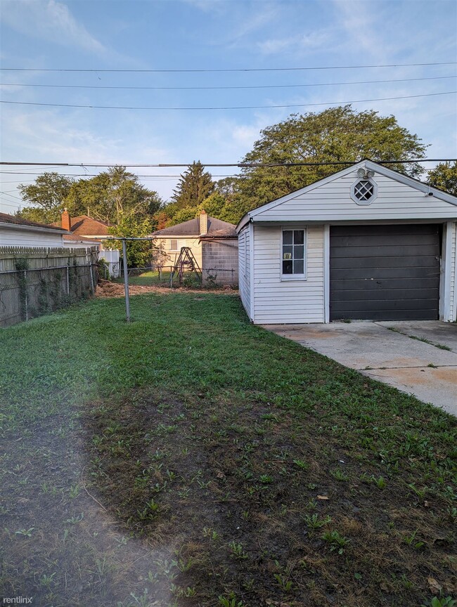 Building Photo - 3 br, 1.5 bath House - 18611 Albion St