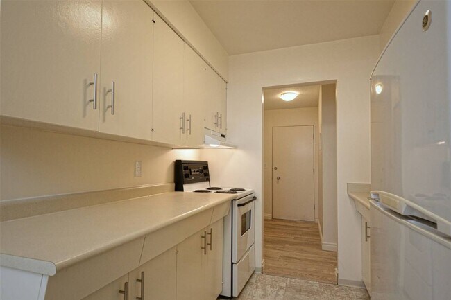 Photo du bâtiment - Glencairn Apartments