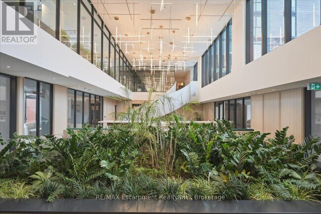 Photo du bâtiment - 3079 Trafalgar Rd