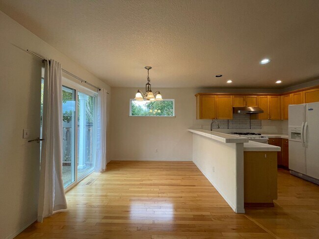 Building Photo - Beautiful 3Bd/2.5 Ba Corner Lot in the Bet...