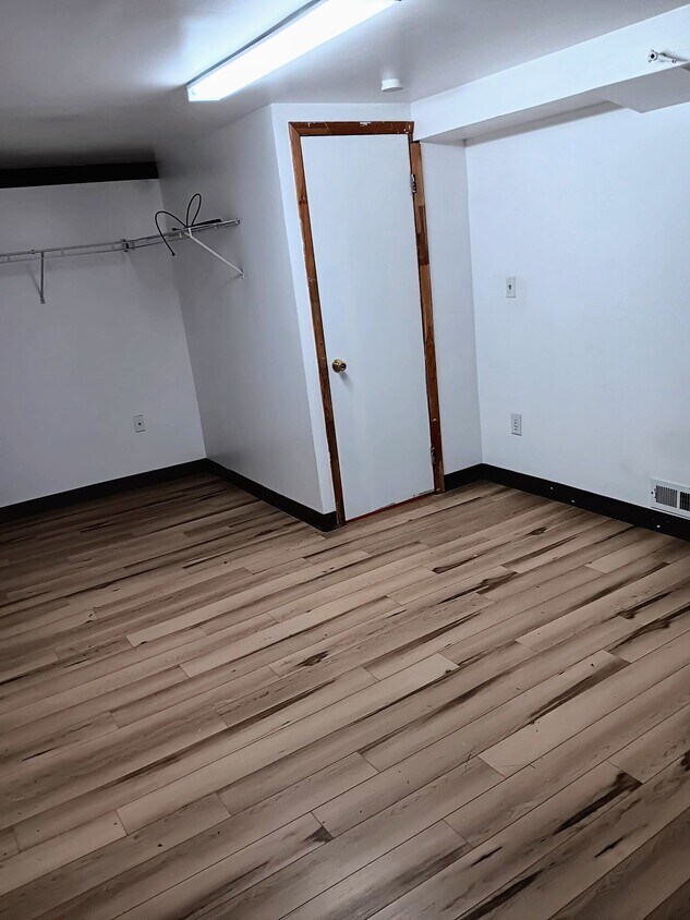 Foto del edificio - 360 W Center St