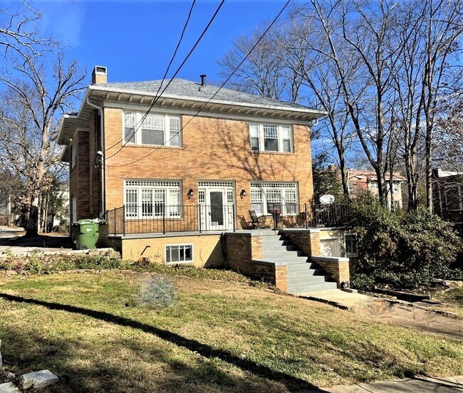 Foto del edificio - 1150 Blue Ridge Ave NE