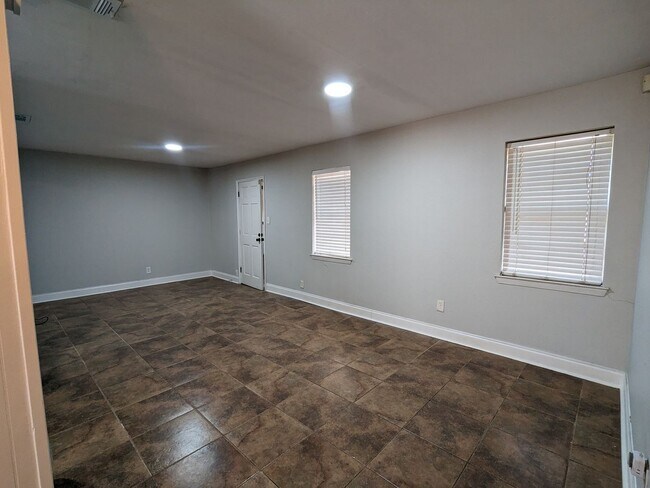 Building Photo - 4 Bedroom Single Family Home in Balch Springs