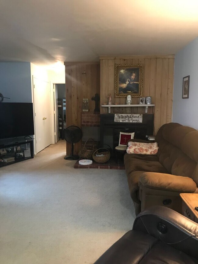 Building Photo - 2BR/2BA CLOSE TO NORFOLK AVE PIKE PATH AND...