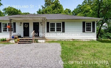 Building Photo - 225 Vreeland St