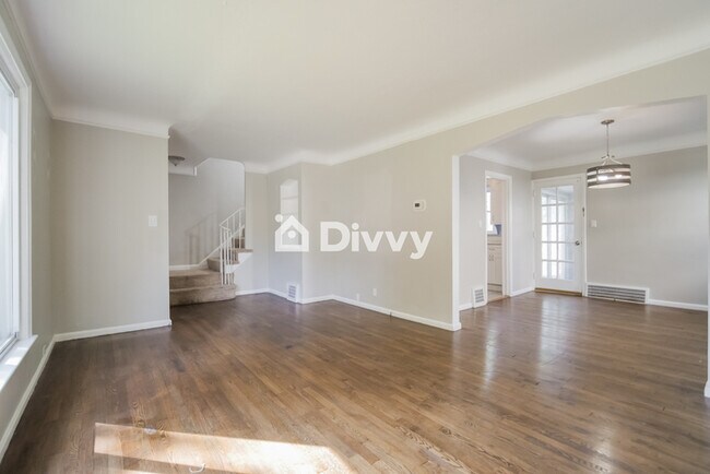 Foto del edificio - 1392 Villa Dr, South Euclid, OH 44121