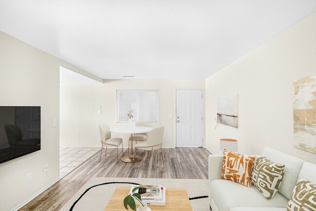 Building Photo - 1005 E Ave R