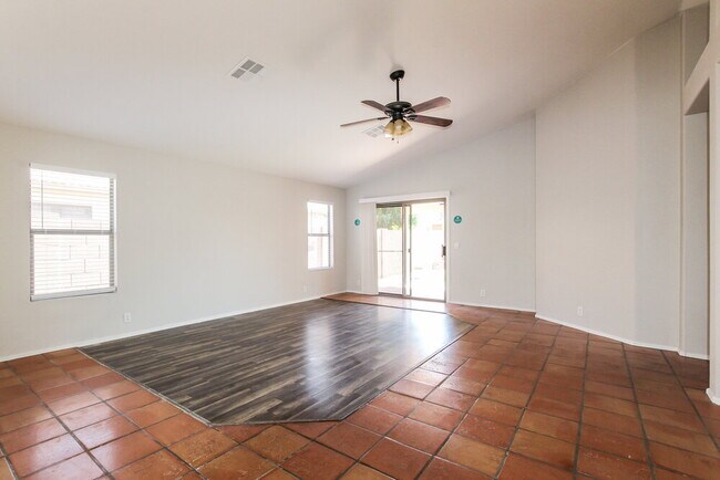 Foto del edificio - 8631 W Fargo Dr