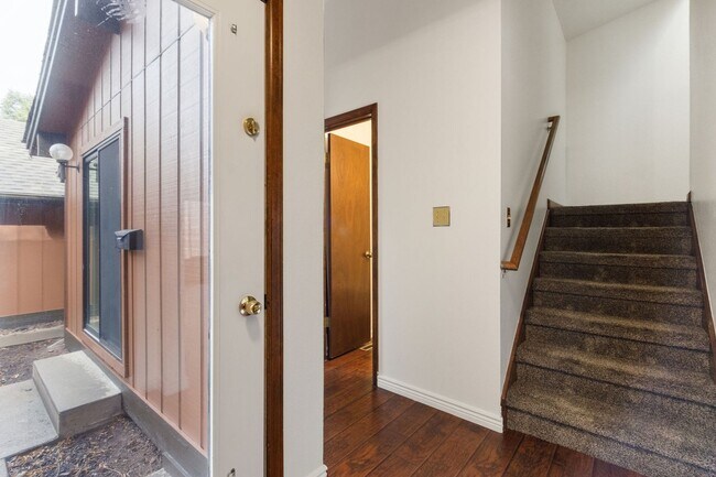 Foto del edificio - Central Fort Collins Townhouse with 3 Bedr...