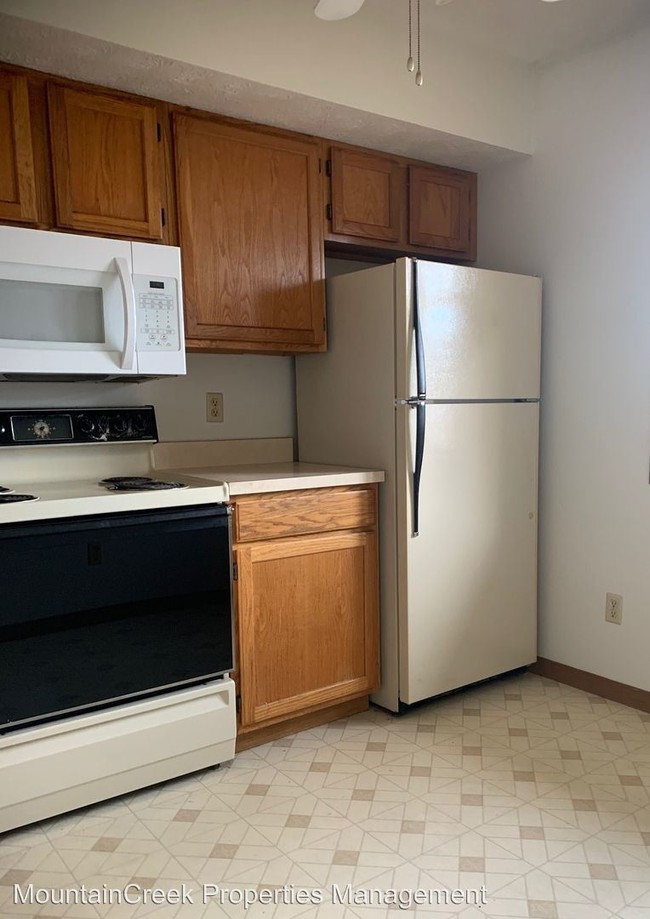 Building Photo - 1241 Pineview Dr
