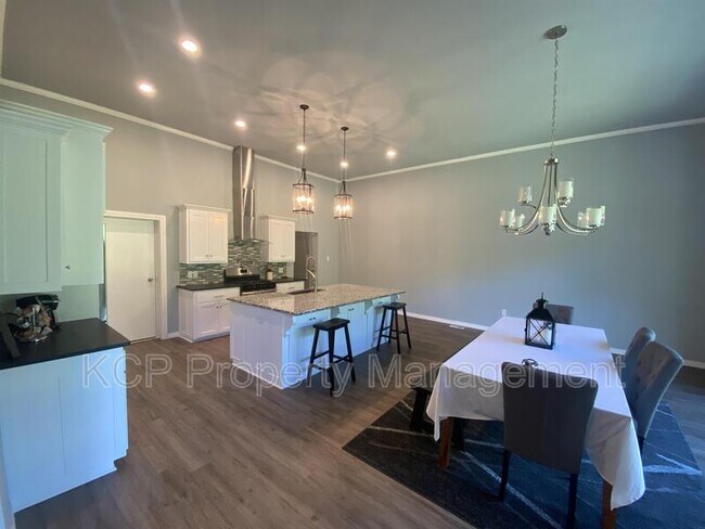 Building Photo - 5 Riverlyn Terrace