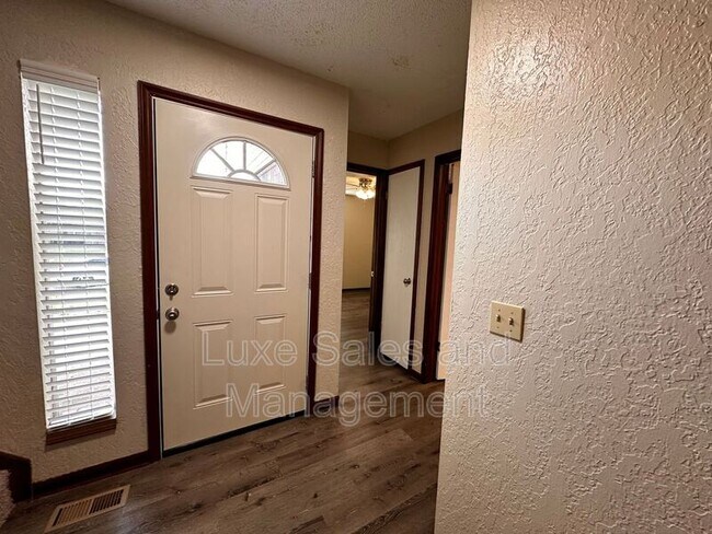 Foto del edificio - 7736 Wegner Way