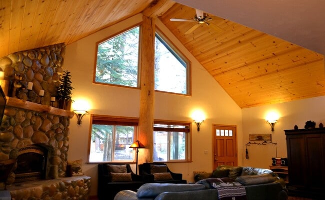 Building Photo - Sweet 2BD Cabin! Avail for a 3-6 month Winter lease! Available 12/01/25- 4/30/26