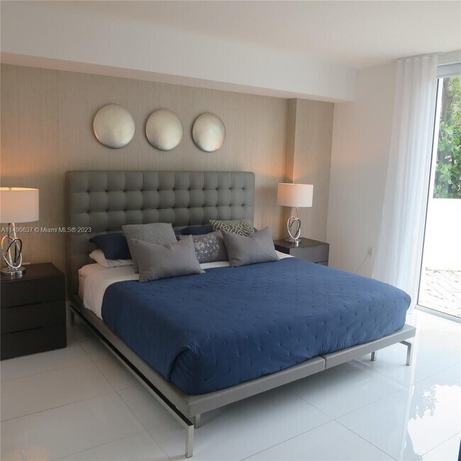 Building Photo - 200 Sunny Isles Blvd